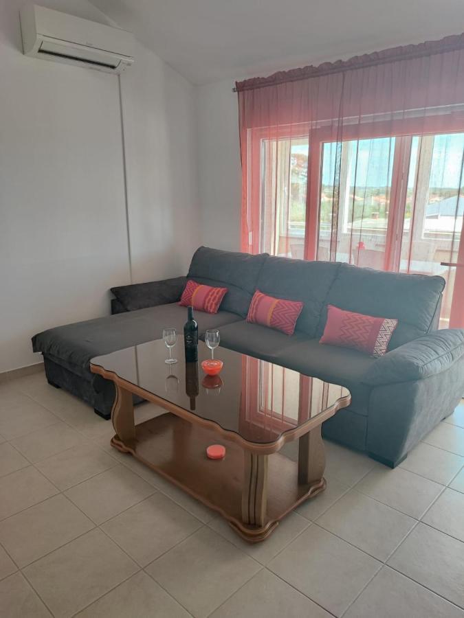 Apartments Nicole Wera ニン エクステリア 写真